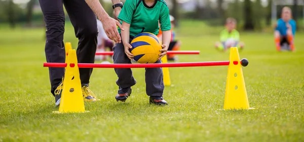 [NBA-湖人] 豪取准三双数据，湖人可考虑用双向合同签下二队强力得分手
