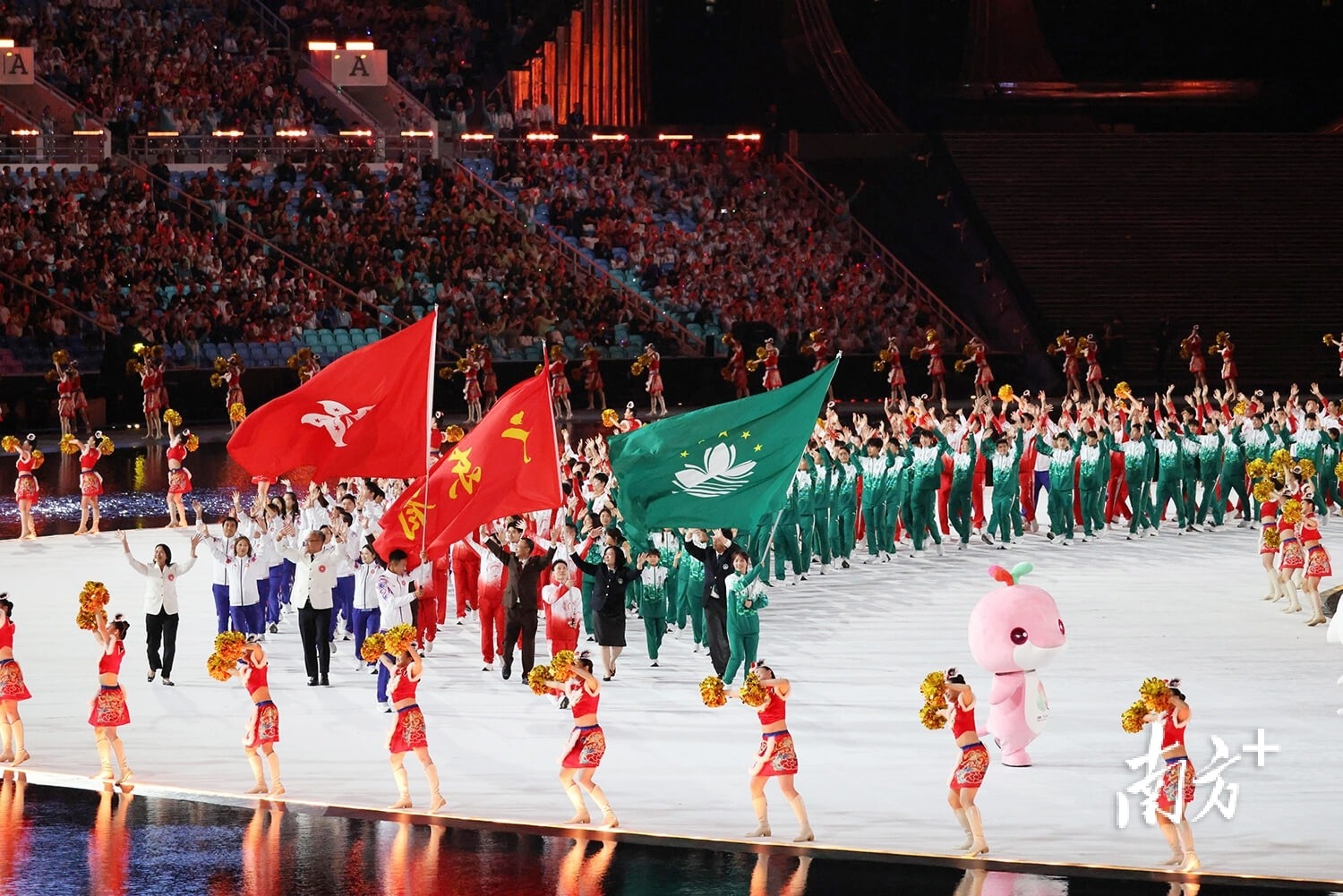 全英赛：石宇奇夺冠，国羽男单复苏瓦雷斯！欧冠官宣